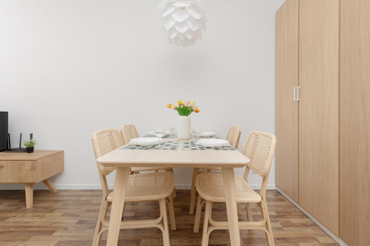 ורשה Stacja Wola Apartments With Parking By Noclegi Renters מראה חיצוני תמונה