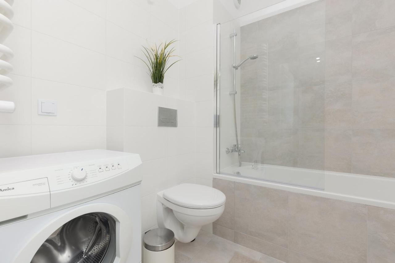 ורשה Stacja Wola Apartments With Parking By Noclegi Renters מראה חיצוני תמונה