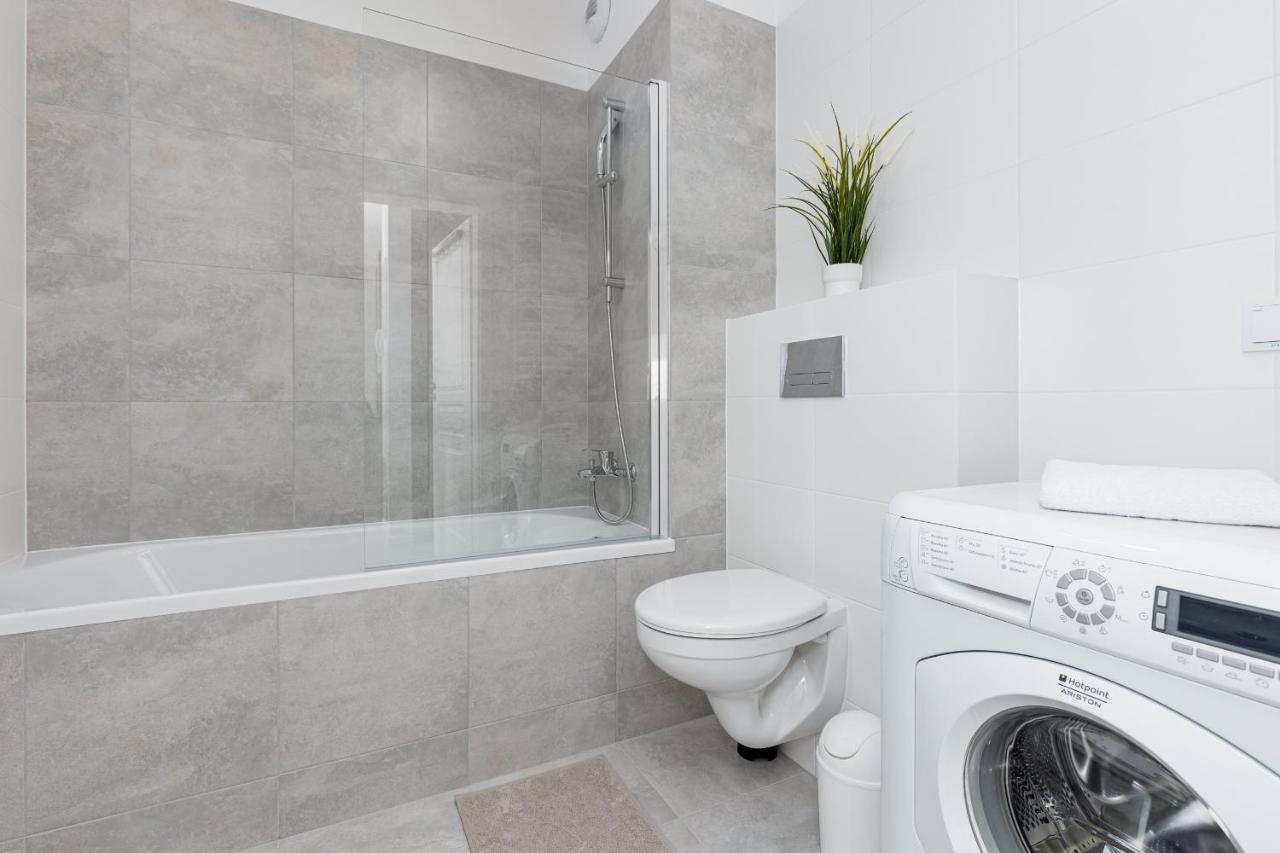 ורשה Stacja Wola Apartments With Parking By Noclegi Renters מראה חיצוני תמונה
